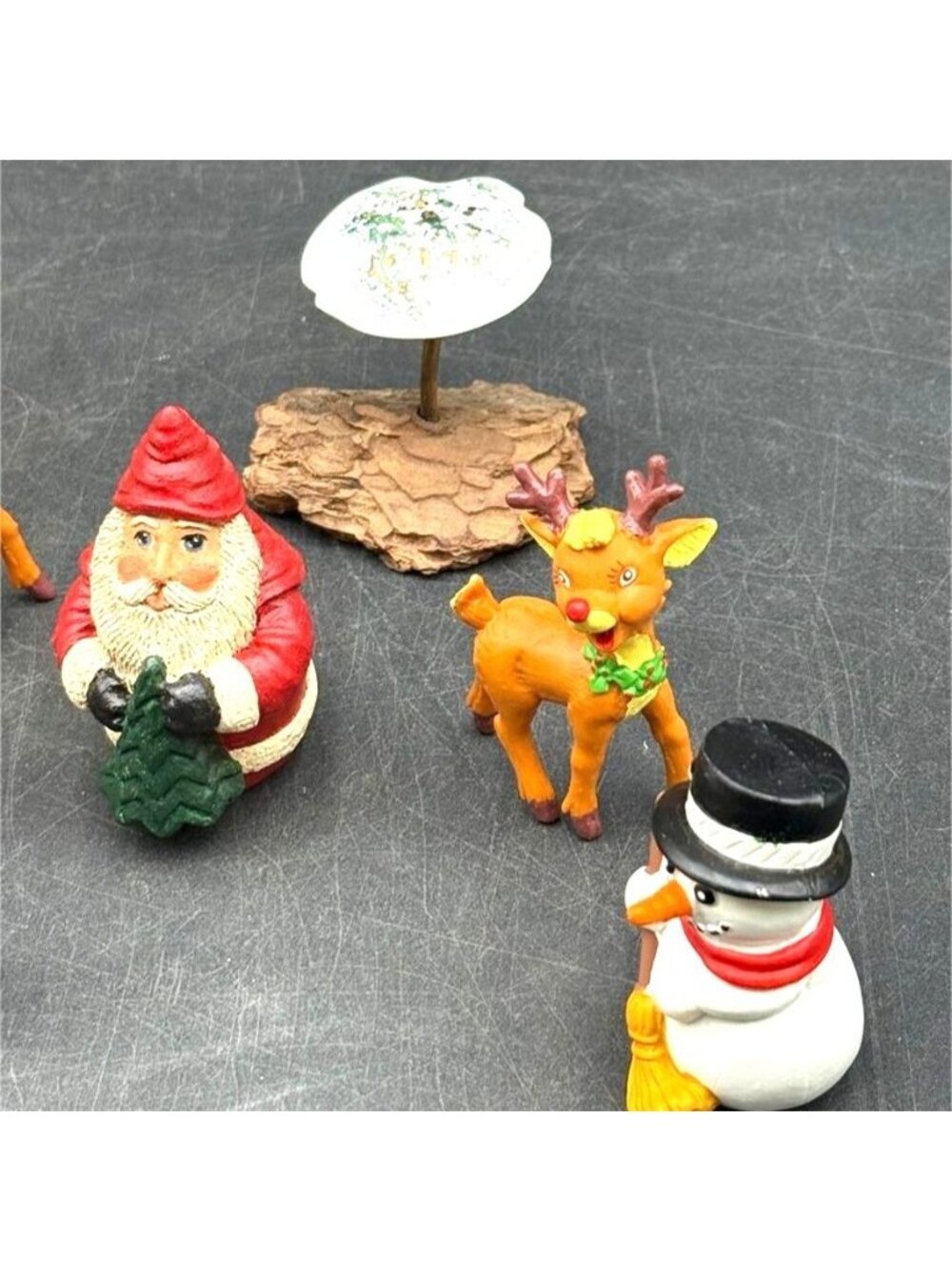 Wallace Berrie Vintage Christmas Figurine Set of 8, Made in Portugal, 1980s - Picture 3 of 8